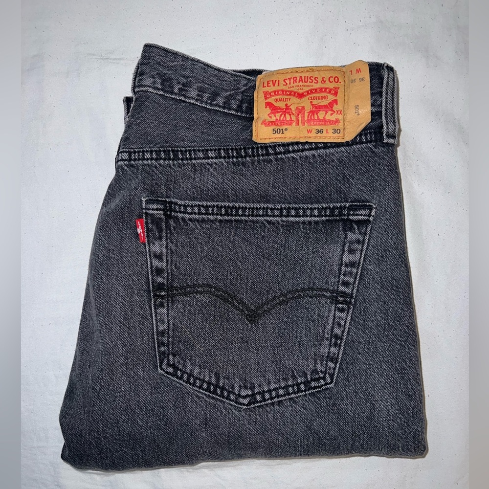 NWT Levi’s 501 Original Men’s Straight Leg Jeans Black Denim 100% Cotton 36x30